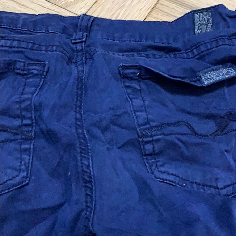 Blue light material - Picture 2 of 2